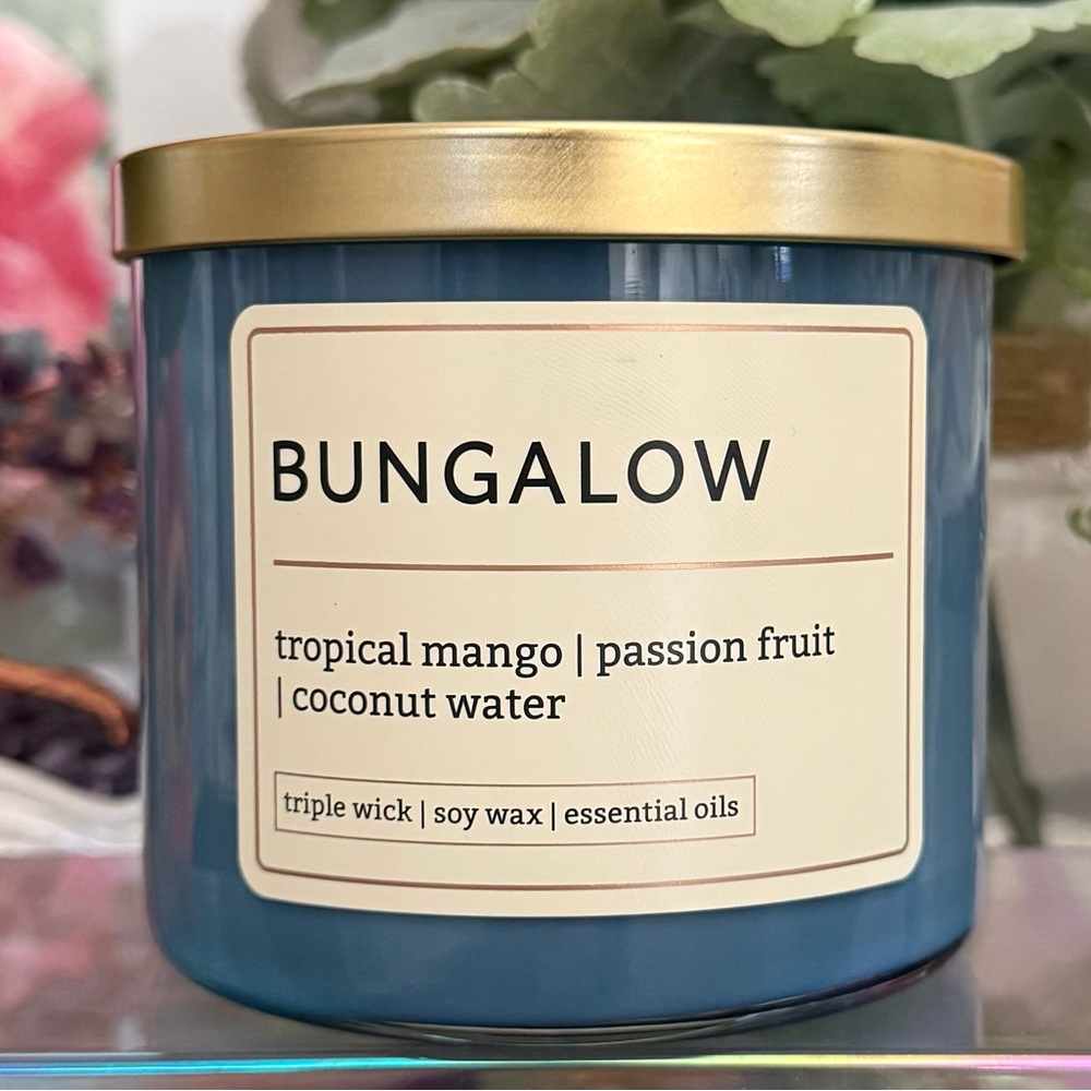 🆕🥭 DISTANT LANDS “BUNGALOW” 3-WICK CANDLE. SOY WAX. ESSENTIAL OILS. BRAND NEW.